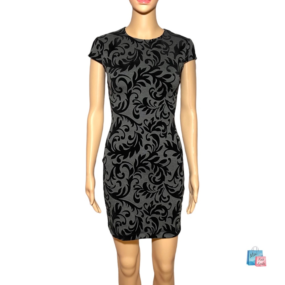 B Darlin Damask Black Print on Grey Cap Sleeve Crewneck Sheath Dress Size 1/2